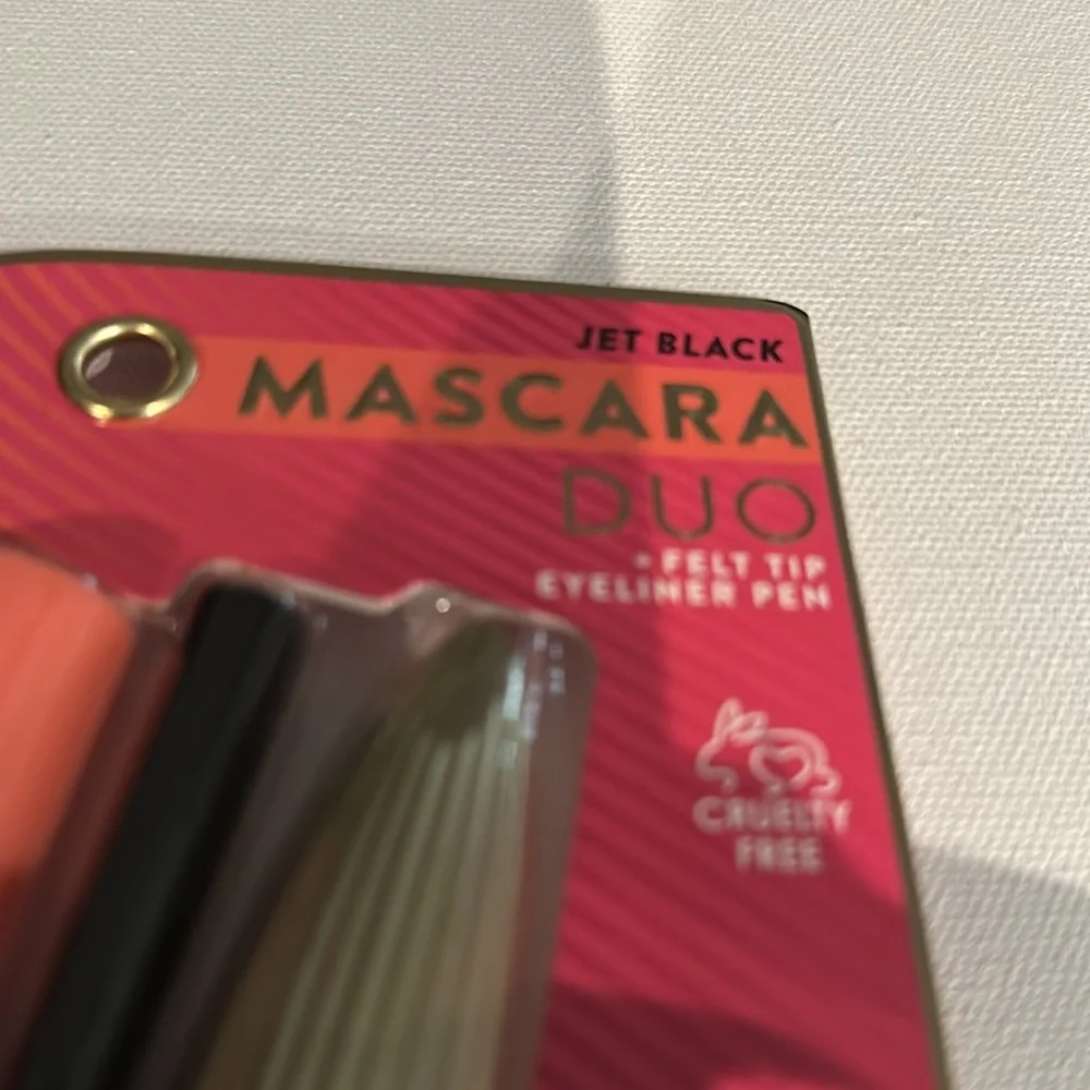 Beauty Concepts Luxe LashesJet Black Duo Mascara w/felt tip eyeliner pen.